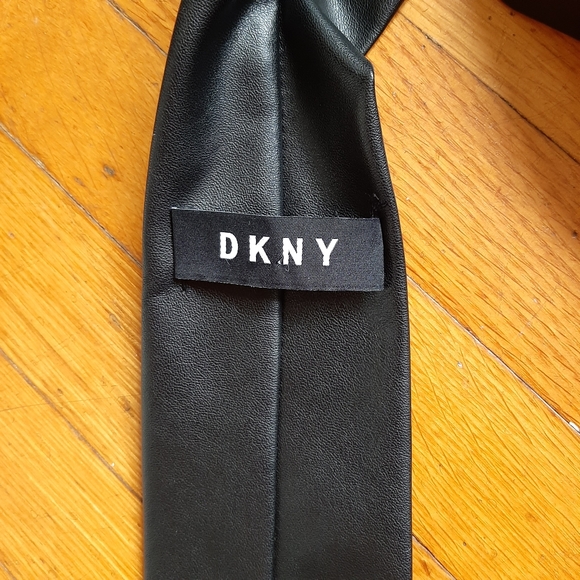NWT DKNY VEGAN LEATHER TIE - Picture 2 of 2